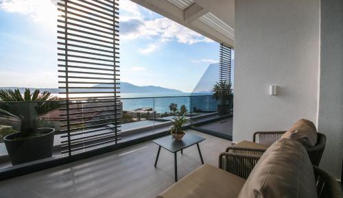 Deluxe Family Room with Balcony and Sea View