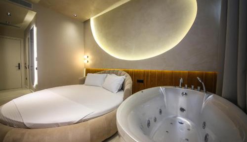 Superior Suite with Balcony Sea View and Spa Bath