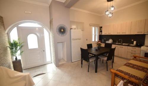 Two-Bedroom Deluxe Apartment with Garden View