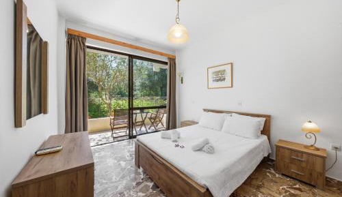 Studio with Garden View