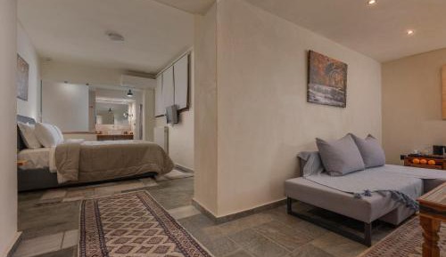  Prestige Suite with Indoor Jacuzzi