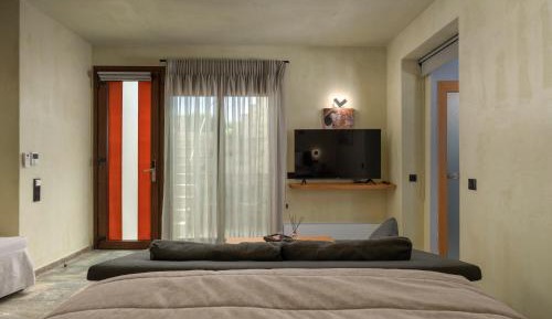 Retreat Suite with Indoor Jacuzzi