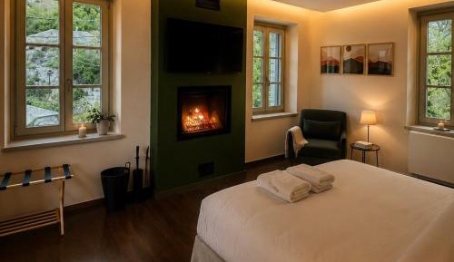 Deluxe Room with Fireplace
