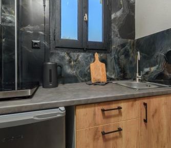 Apartment with Mountain View