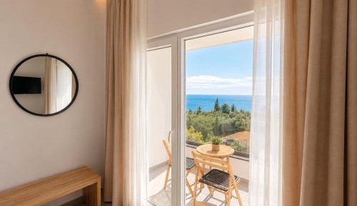 Deluxe Double Room with Balcony and Sea View