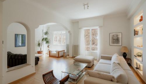 Three-Bedroom Deluxe Apartment
