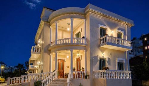 Three-Bedroom Apartment with Balcony