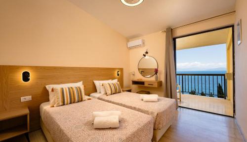 Double or Twin Room with Sea View