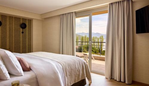 Superior Suite with Lake View