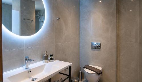 Superior One-Bedroom Apartment with Balcony