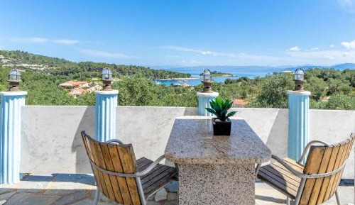 Superior One-Bedroom Apartment with Balcony