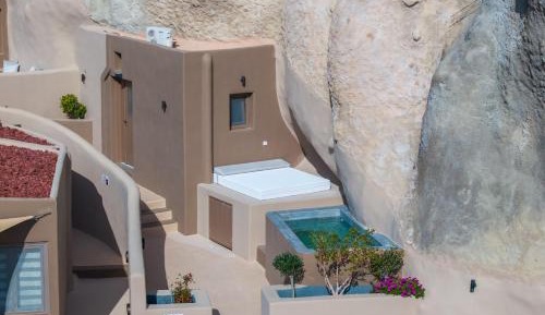 Cave Loft with Sea View and Outdoor Jetted Tub