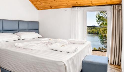 Triple Room with Lake View