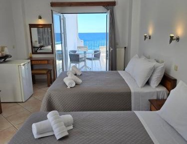 Standard Triple Room with Sea View