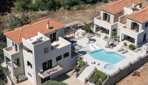 Three Bedroom Villa with Shared Pool