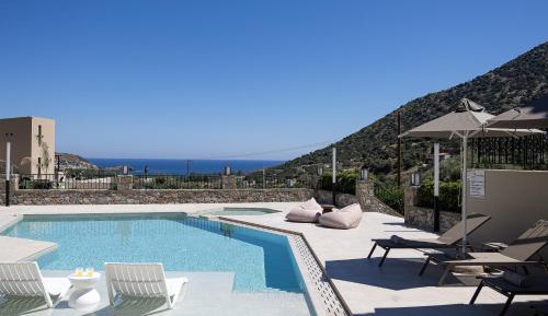 Three Bedroom Villa with Shared Pool