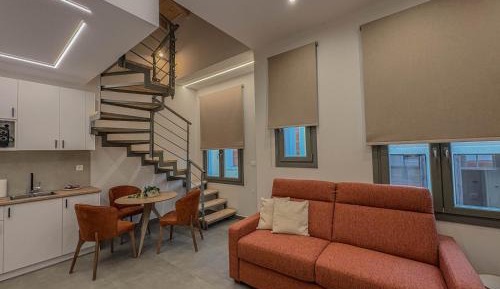 One-Bedroom Loft Apartment with One Queen Bed
