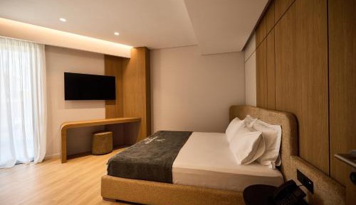 Junior Suite with Balcony and Bath Tub