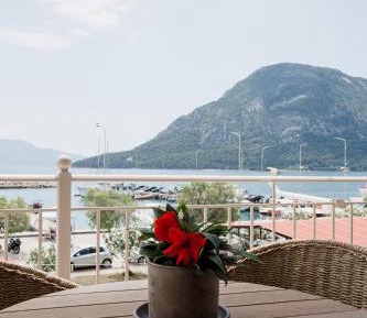 Two-Bedroom Apartment with Balcony and Sea View