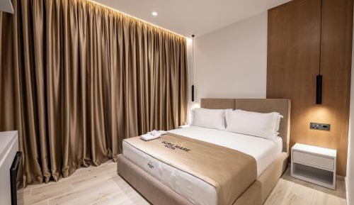 Deluxe double room with French Balcony
