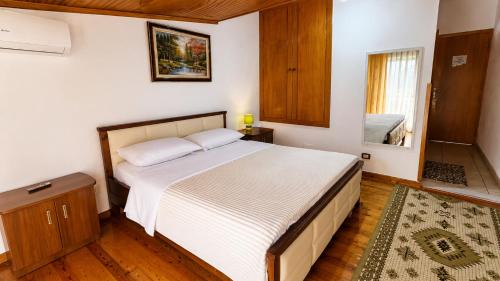 Deluxe Double Room with Balcony and Sea View