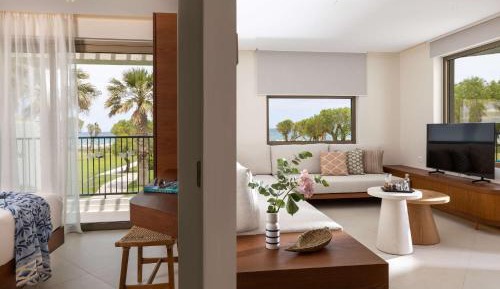 One-Bedroom Suite Sea View