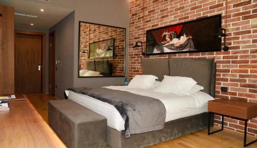 Deluxe Double Room (2 Adults + 1 Child)