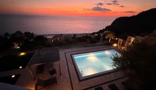 Villa - Beach Front