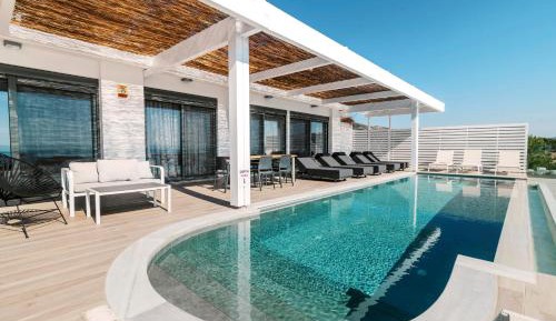 Villa Faros (Front left)