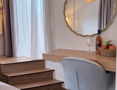 One-Bedroom Deluxe Apartment