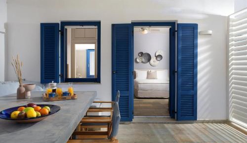 Signature Suite with Panoramic Sea View