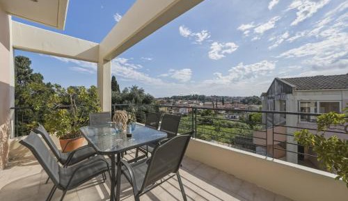 Two-Bedroom Deluxe Apartment with Balcony