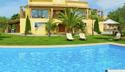 Six-Bedroom Villa 