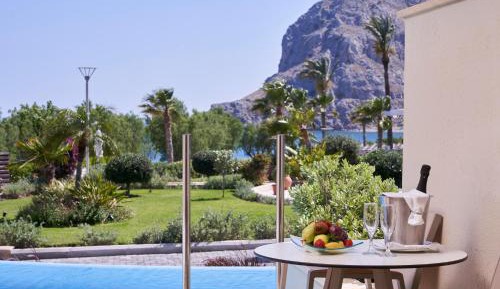 Junior Suite Swim-Up Limited Sea View