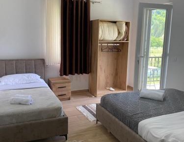 Double or Twin Room with Mountain View