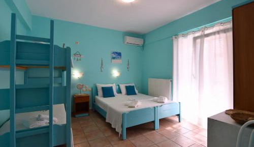 Quadruple Room with Terrace