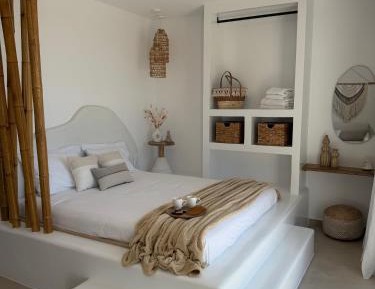 One-Bedroom Apartment with Sea View and Balcony