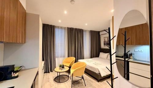 Studio Apartment with Queen Bed