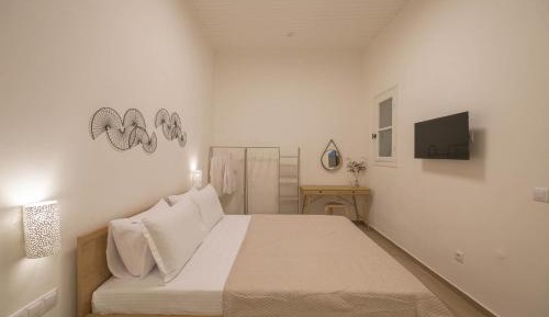 One-Bedroom Apartment with Balcony