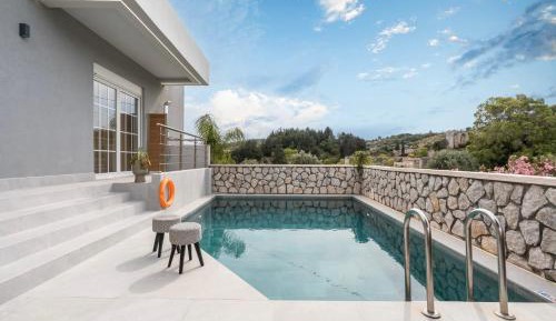Villa with Garden View