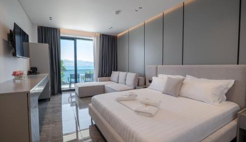 Deluxe Suite with Sea View