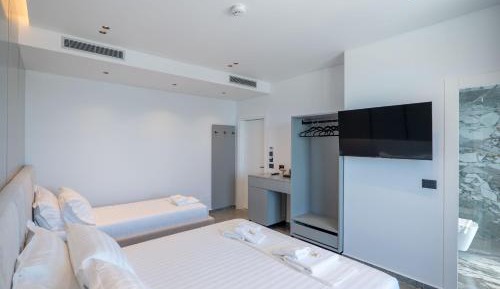 Deluxe Triple Room with Sea View