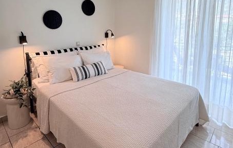 One-Bedroom Apartment with Balcony