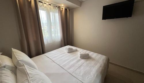 Two-Bedroom Deluxe Apartment with Garden View