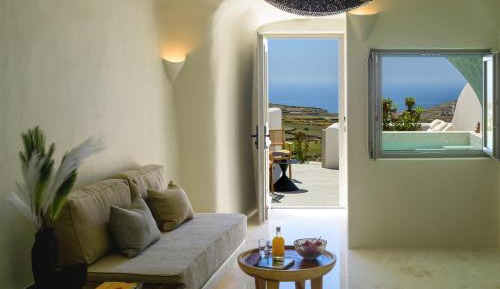 Deluxe Suite with Heated Plunge Pool and Sea View