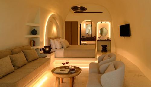 Elegant Suite with Hot Tub and Sea View