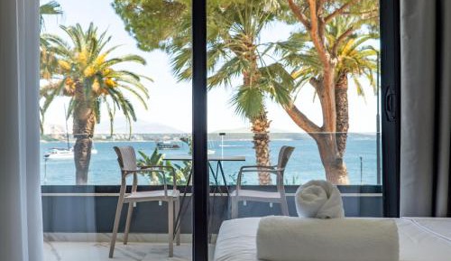 Double or Twin Room with Sea View