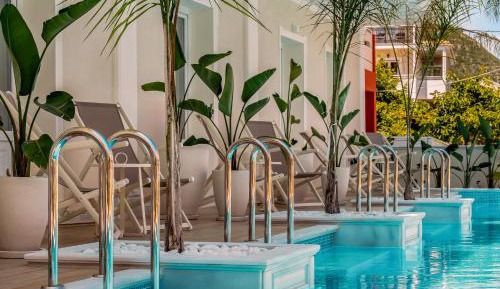  Deluxe Suite with Pool Access