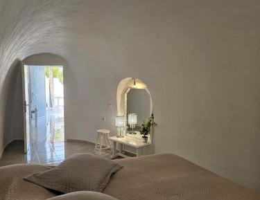 Superior One-Bedroom Apartment