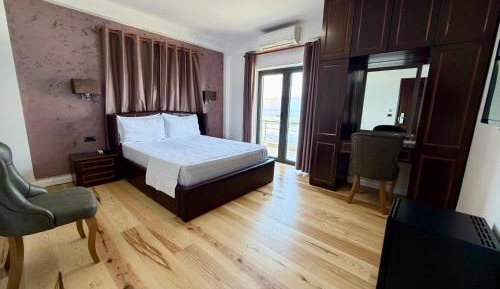 Double Room with Lake View